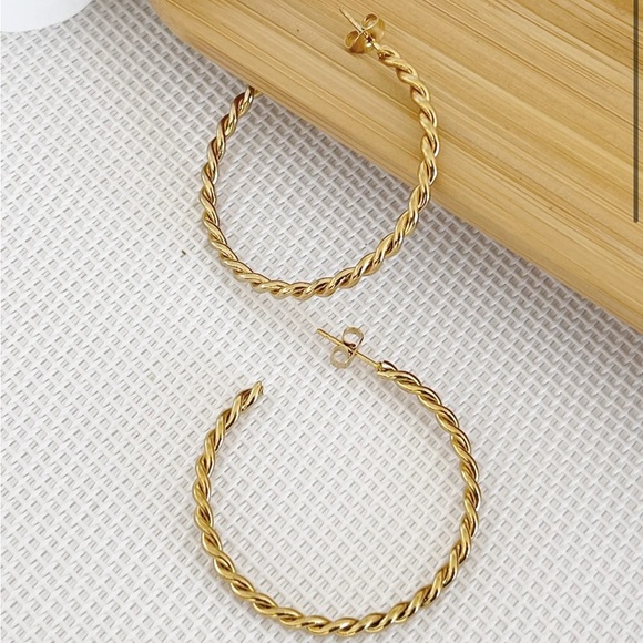 Rope twisted Gold Hoops - Picture 5 of 5